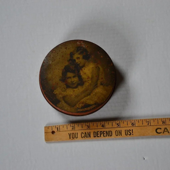 Vtg Princesses Elizabeth & Margaret Tin - Picture 3 of 3
